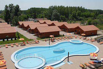 Cserkeszőlői bungaló wellness szolgáltatással és kültéri medencével  - ✔️ Bungaló Aqua**** SPA Cserkeszőlő - Akciós félpanziós faházak Cserkeszőlőn