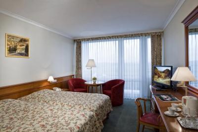 Danubius Health Spa Resort**** Hévíz elegáns és csendes Standard szobája erkélyel Hévízen - ✔️ ENSANA Thermal Hotel**** Hévíz - Akciós félpanziós Spa Termál Hotel Hévízen