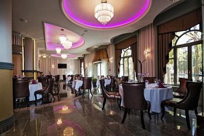 Grand Hotel Glorius**** étterme Makón gyönyörű környezetben - ✔️ Grand Hotel Glorius**** Makó - akciós csomagok félpanzióval és gyógyfürdő belépővel