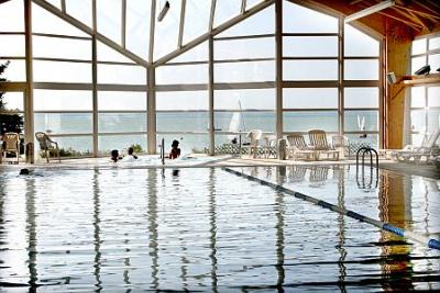 4* Hotel Marina-Port panorámás úszómedencéje wellness hétvégére - ✔️ Hotel Marina Port**** Balatonkenese - Akciós félpanziós gyermekbarát wellness hotel a Balatonnál