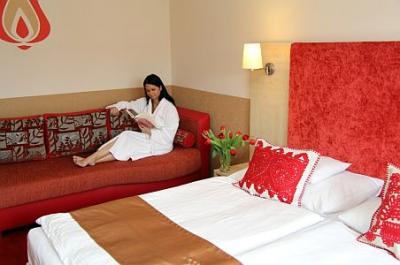 Büki szállás, Hotel Piroska szép kétágyas szobája Bükfürdőn wellness szolgáltatással - ✔️ Hotel Piroska**** Bük - Akciós Gyógy és wellness hotel Bükfürdőn