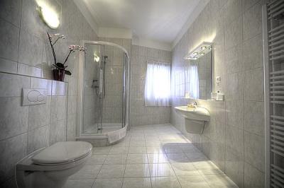 ✔️ Két Korona Wellness Hotel Balatonszárszó - exkluzív fürdőszoba a szállodában - ✔️ Hotel Két Korona**** Balatonszárszó - Akciós wellness szálloda a Balatonnál