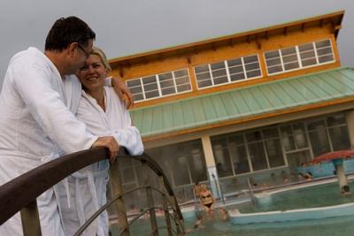 Akciós wellness hétvége Mosonmagyaróváron gyógyvizes medencékkel - ✔️ Thermal Hotel*** Mosonmagyaróvár - Akciós félpanziós csomagok fürdőbelépővel