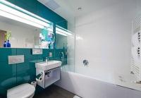 ✔️ Elegáns fürdőszoba a Yacht Hotelben Siófokon a Balatonnál