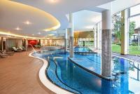 Azúr Prémium Hotel Siófokon nagy wellness részleggel a Balaton partján