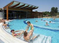 Hotel Barack wellness medencéje wellness hétvégére Tiszakécskén külső, belső medencékkel