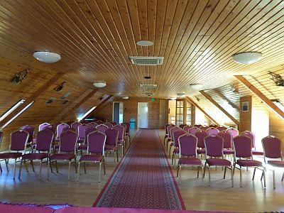 Fűzfa Hotel és Pihenőpark Poroszló - 100 fős konferenciaterem rendezvényterem Poroszlón - ✔️ Fűzfa Pihenőpark*** Poroszló - Akciós Wellness és Thermál Hotel Tóparti Faházak Poroszlón