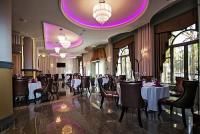 Grand Hotel Glorius**** étterme Makón gyönyörű környezetben