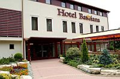 Hotel Bassiana Sárvár - 4 csillagos hotel Sárváron a Várkerületben - Hotel Bassiana**** Sárvár - Akciós félpanziós Wellness hotel Sárváron a fürdő közelében