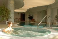 ✔️Szépia Bio Art Hotel wellness szálloda pezsgőfürdője