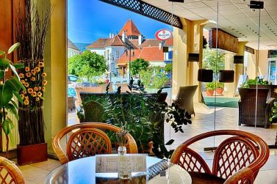 Last Minute szálloda Kőszegen - Hotel Írottkő - kávézó - ✔️ Hotel Írottkő*** superior Kőszeg - Akciós 3 csillagos wellness hotel Kőszeg belvárosában