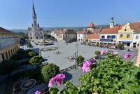 Szállás Kőszegen a Hotel Írottkőben - napfényes terasz Kőszeg szívében