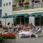 Hotel Nagyerdő terasza Debreceni a Nagyerdő és a híres fürdő közelében
