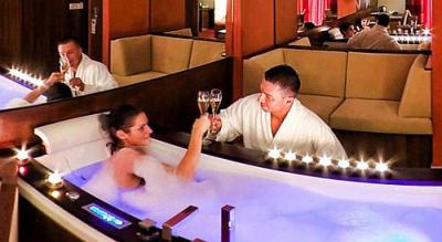 Jacuzzis hotelszoba Visegrádon romantikus hétvégére - ✔️ Royal Club Wellness Hotel**** Visegrád - Akciós félpanziós Royal Club Hotel Visegrádon