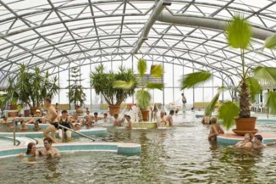 Solaris Apartman Resort Cserkeszőlő - Cserkeszőlői gyógyvíz Spat és Wellnesst kedvelőknek - ✔️ Cserkeszőlő Solaris Apartman - Akció Solaris apartnam fürdőbelépővel.